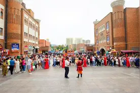 “吐鲁番葡萄熟了”主题快闪向全国游客发出来自吐鲁番葡萄节的邀请图片