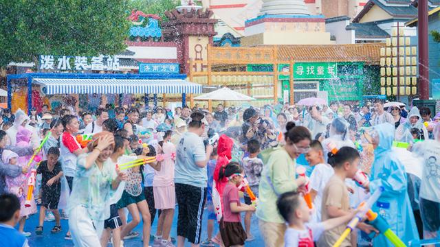 济南方特周末日均接待游客7500人 泉水节专属特惠下午场99元卖爆了