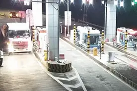 “巨无霸”上高速被拦，他竟手动“开路”，态度嚣张……拘留10天！图片