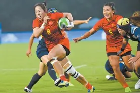 “橄”拼才会赢！中国队获得女子七人制橄榄球冠军图片