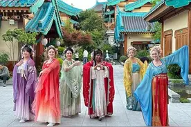 “China Travel”火爆 外国游客尝试中国新玩法图片