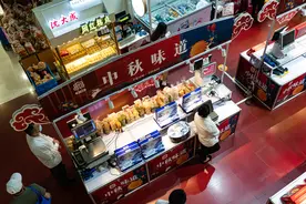 今年中秋买月饼的人更少了图片