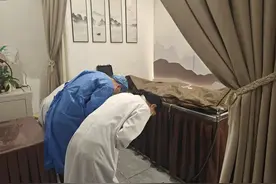 47岁女教师成为“大体老师”重回母校图片