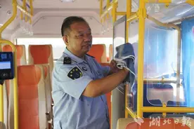 公交司机刘治朝：帮乘客解决一些烦恼，自己觉得也是一种快乐！图片