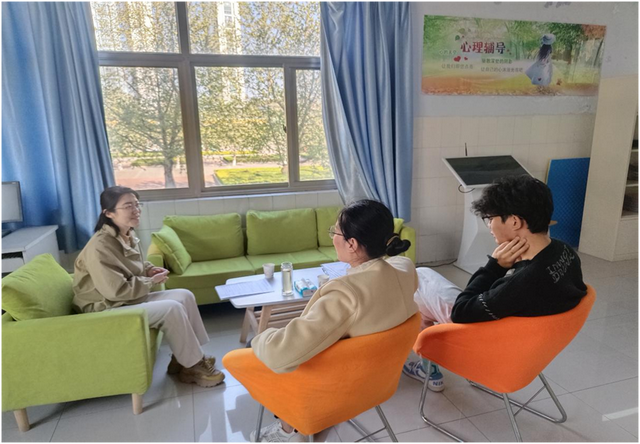 新泰一中北校与新泰市人民医院联合举办“沙盘解码绘青春——心灵阳光进校园”活动