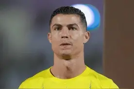 C罗因不雅动作被停赛一场：镜头中的动作是表达力量和胜利图片