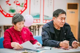 社会事务部举办“爱在高新·情满重阳”集体补证活动图片