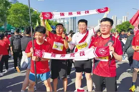 兰州陇原竞技球迷跑团：因为热爱跑出别样兰马情缘图片