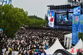 汪苏泷、胡海泉、徐佳莹等明星云集，周末的欢乐谷太火爆图片