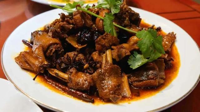 200万株多肉打造的幻光瑶林限时免费开放，邀你赴一场治愈系的秋游之约！