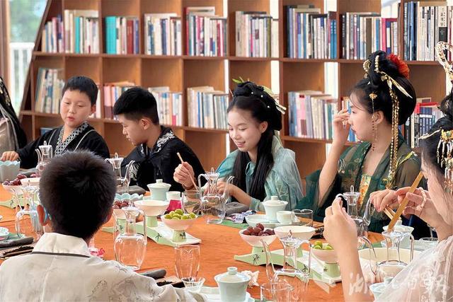 夷陵：三峡茶旅小镇开启“盖碗功夫茶”体验之旅