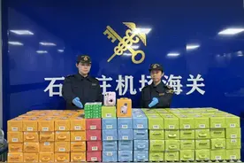 申报200元实为18万！石家庄海关截获“拍立得走私大案”，181部相机藏邮包图片