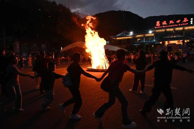 百辆房车汇聚地心谷，恩施州第二届露营大会即将启幕