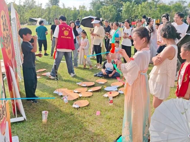 四川天府新区锦江生态带以诗为媒、以园为景的秋日雅集