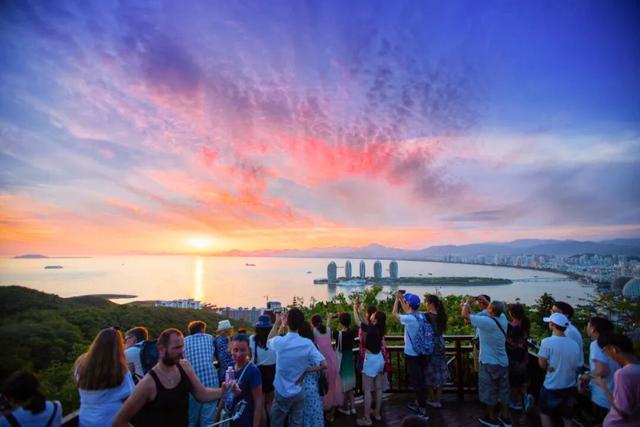 Travis Scott三亚演唱会明晚开唱！观演指南→