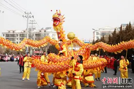 武威凉州社火展演“热辣滚烫” 非遗表演将年味儿“拉满”图片