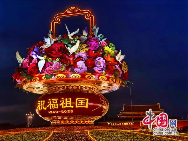 天安门广场“祝福祖国”大花篮璀璨亮灯(图)