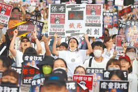 台湾男童剀剀遭虐死案一审宣判 狠保姆被判无期图片