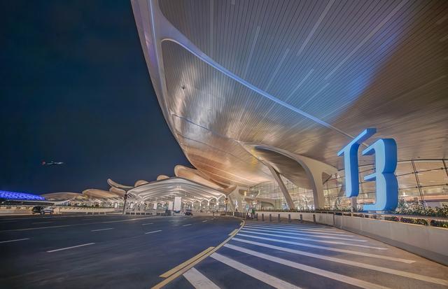 广州白云机场T3航站楼投运 超级航空枢纽长啥样？