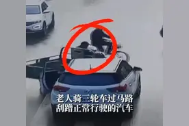 “别管了？这不是白活了吗！”河北卖菜老人剐蹭汽车，坚持拿出所有现金赔偿！图片