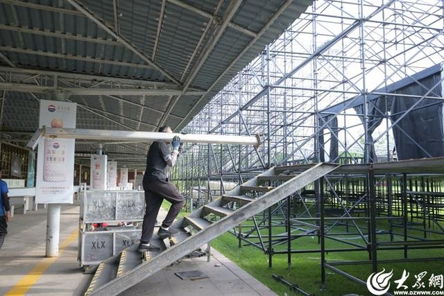 倒计时第3天 2025东营文汇河海音乐节场地搭建正加急推进