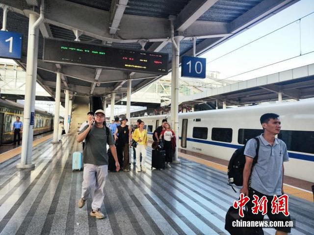 客货两旺、商旅齐涌！中越铁路架起经贸人文“双向桥”