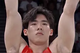 遗憾!张博恒获体操男子单杠铜牌，发布会情绪低落，网友：“劳模队长”图片