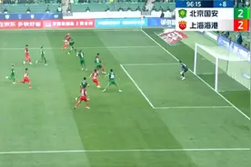这跑位真绝！武磊绝平前假装绕后，甩开防守头球破门！图片
