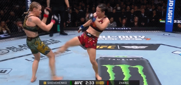 拼尽全力！张伟丽升重判定不敌舍甫琴科，无缘夺UFC蝇量级冠军