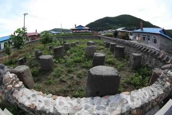 第二届视听中国“吉致冰雪 激情相约”吉林冰雪宣推活动走进图们市马牌村“二十四块石”遗址