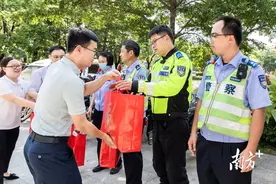 夏日酷暑，滨海湾“清凉关怀”送进一线图片