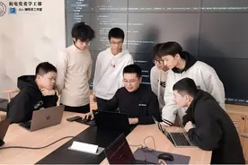 AI当辅导员，帮助批改作文……师生如何与人工智能同行？图片