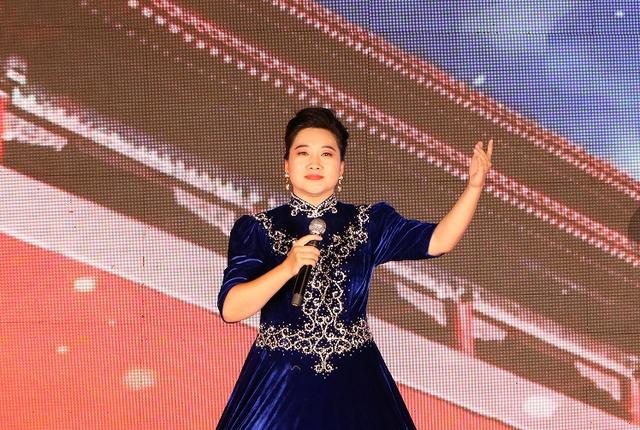 快看！国庆好节目！他！她！他们！肥城“明星”进景区进社区！详情…