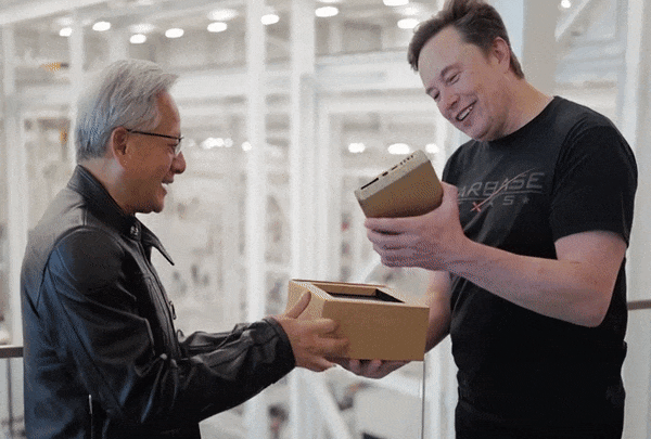 英伟达AI超算3999开售，「掌心之中」可部署所有大参数开源模型