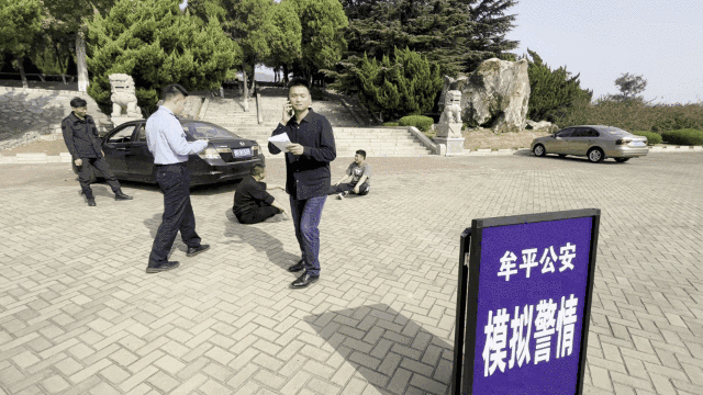 街头打架闹事？公安模拟演练！图片