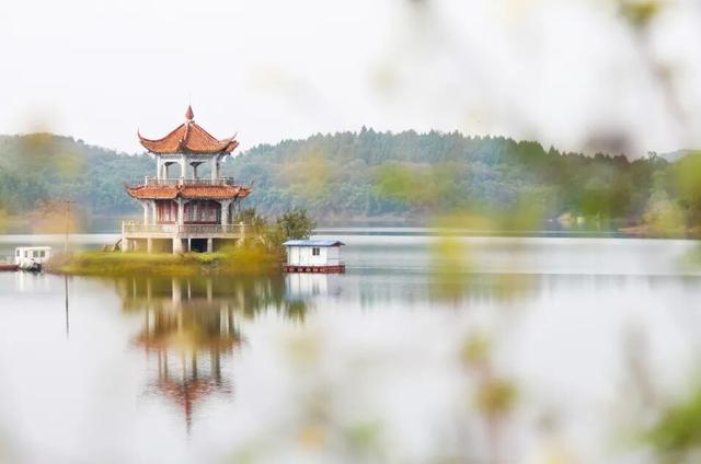 青睐绵阳 ‖ 湖光迷彩醉秋色，川超激战正当时！