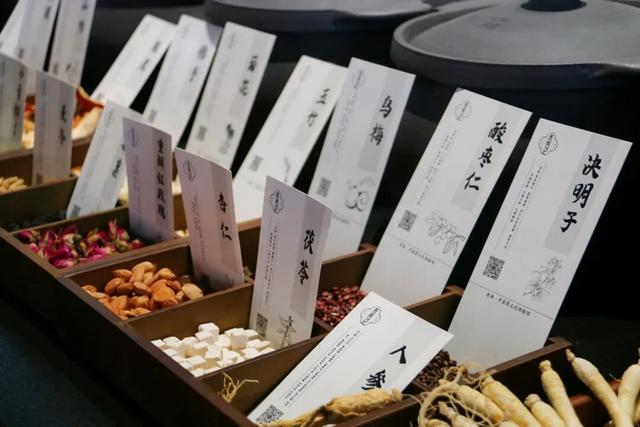 巨型鱼灯+百米板凳龙大巡游！今晚等你过中秋→