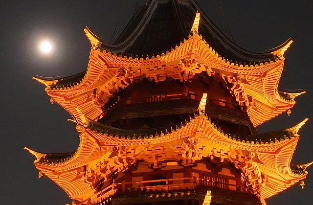 穿越古今共赴团圆！“超级月亮”和古建浪漫同框