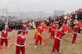 平坝区高铁新村：欢度跳花节 传承千年苗韵图片