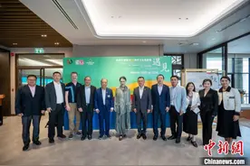 庆祝中泰建交50周年文化摄影展走进朱拉隆功大学图片