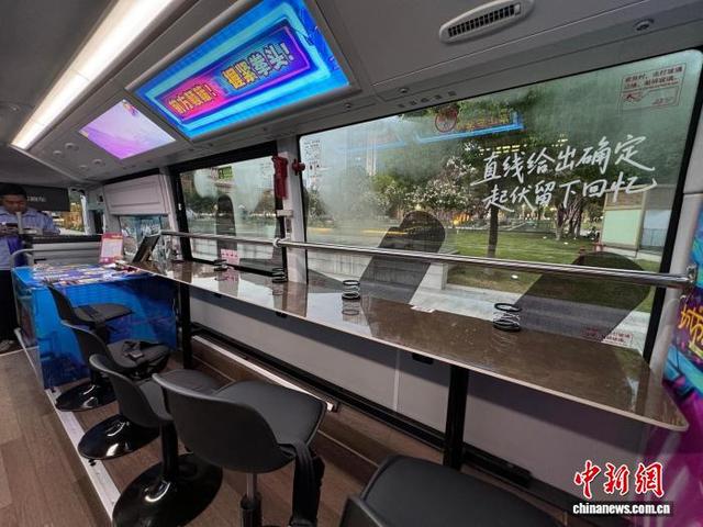 西湖“上新”夜游观光巴士  解锁夏夜多重别样体验