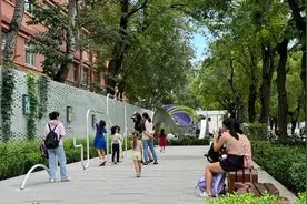 北京三里屯变“慢”了，成为骑行、散步好去处图片