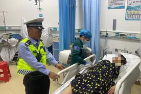 游客突发心脏病！惠东交警20分钟开完2小时路程抢回生命图片