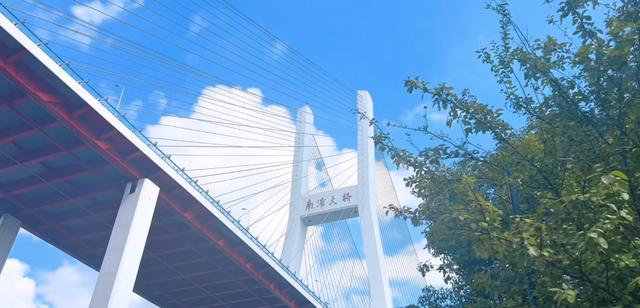 长假去哪儿？搭地铁游黄浦滨江