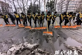 南京累计出动10万余人次“战雪”图片
