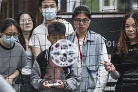 无人机足球为何备受追捧？图片