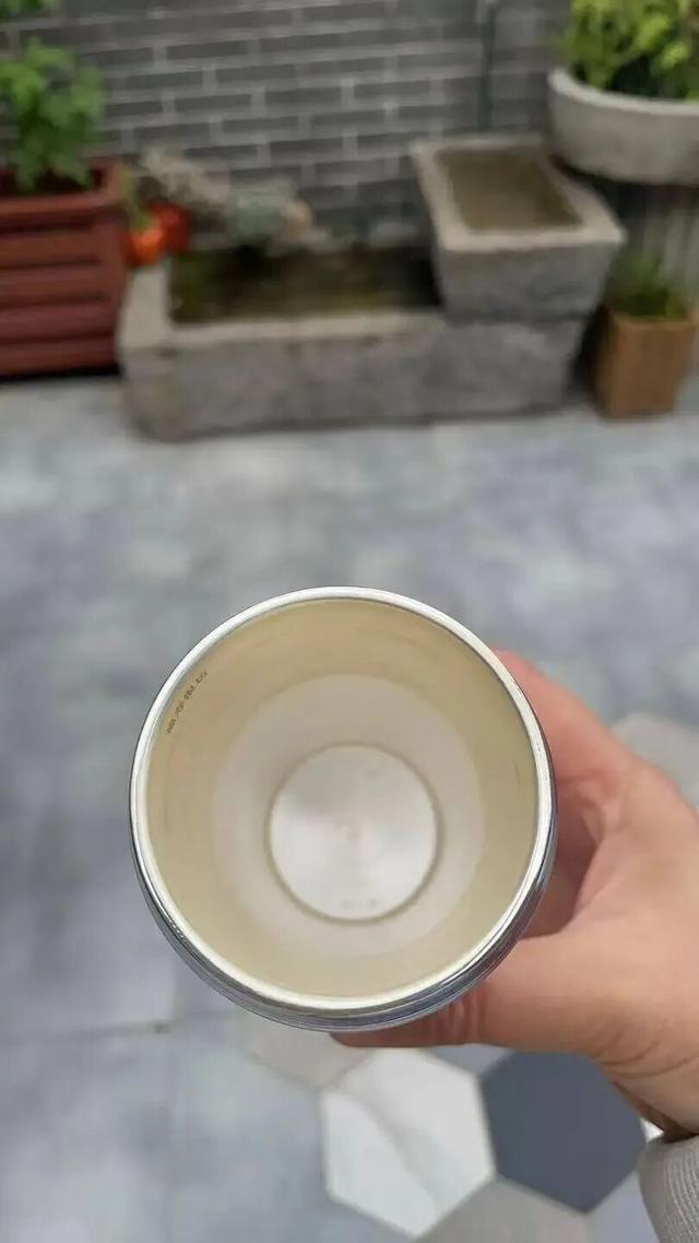 银价涨太猛！女子三年前6000元买的钻戒，现在只值几百元，赠品足银保温杯却已价值2000元！