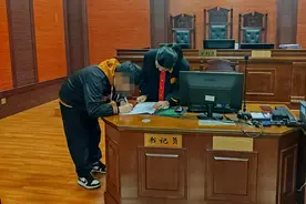 男子充值10万的游戏账号被封十年：租用者到期后又偷偷登录“开外挂” 他起诉对方索赔图片