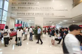 高考志愿怎么填？这所中职国家示范校邀请三十余所高校现场来支招！图片