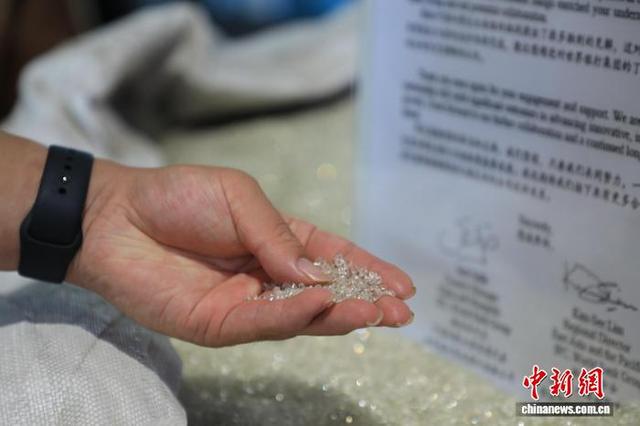 （活力中国调研行）媒体探访“蓝色循环”模式：让海洋垃圾获“重生”